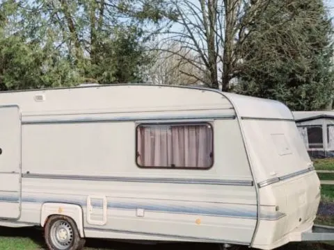 Wohnwagen mit Schaden gesucht – Achse, Deichsel, Aufbau, Unfall